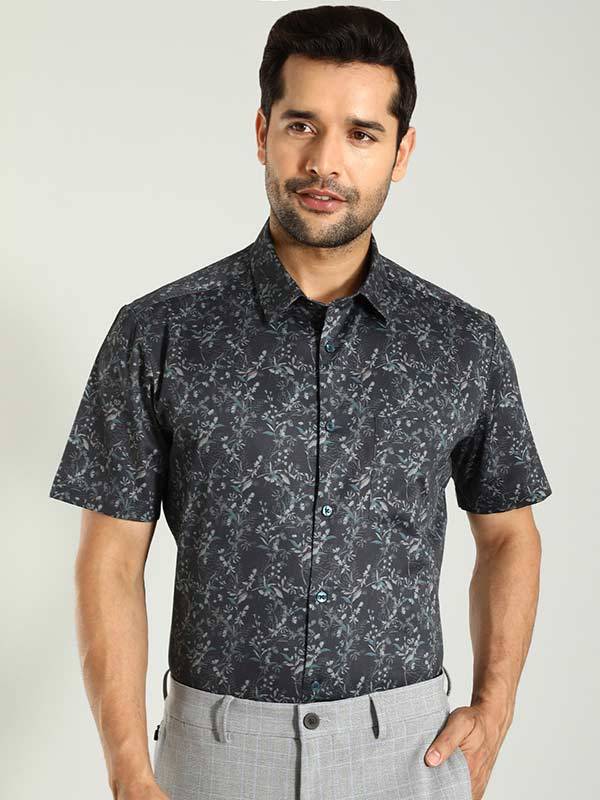 Men Printed Half Sleeve Cotton Stretch Shirt