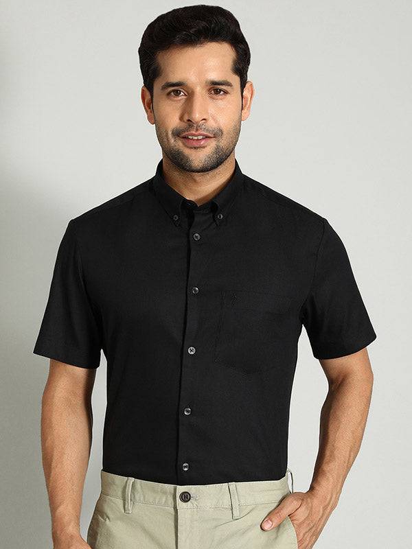 Men Solid Half Sleeve Cotton Blend Shirt