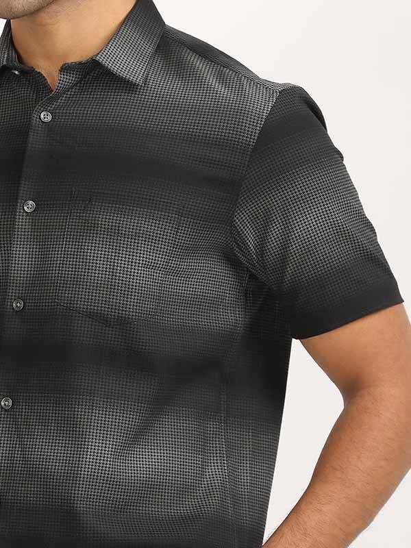 Men Stripes Half Sleeve Cotton Shirt