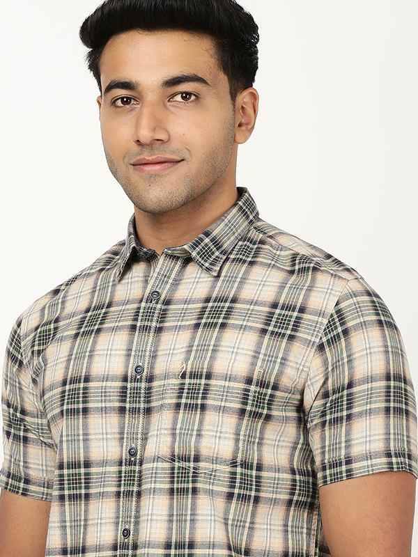 Men Checked Half Sleeve Cotton Blend Shirt