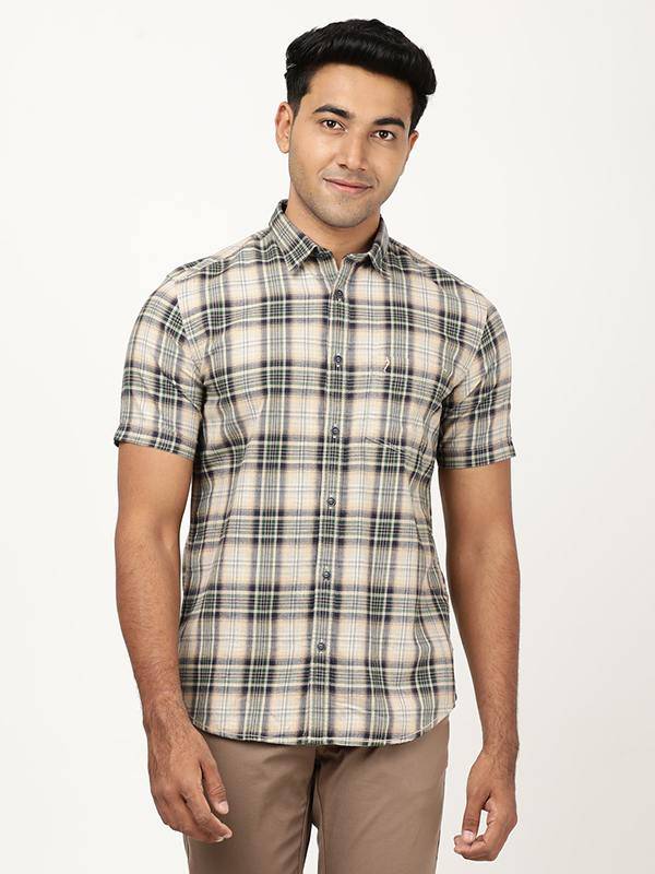 Men Checked Half Sleeve Cotton Blend Shirt