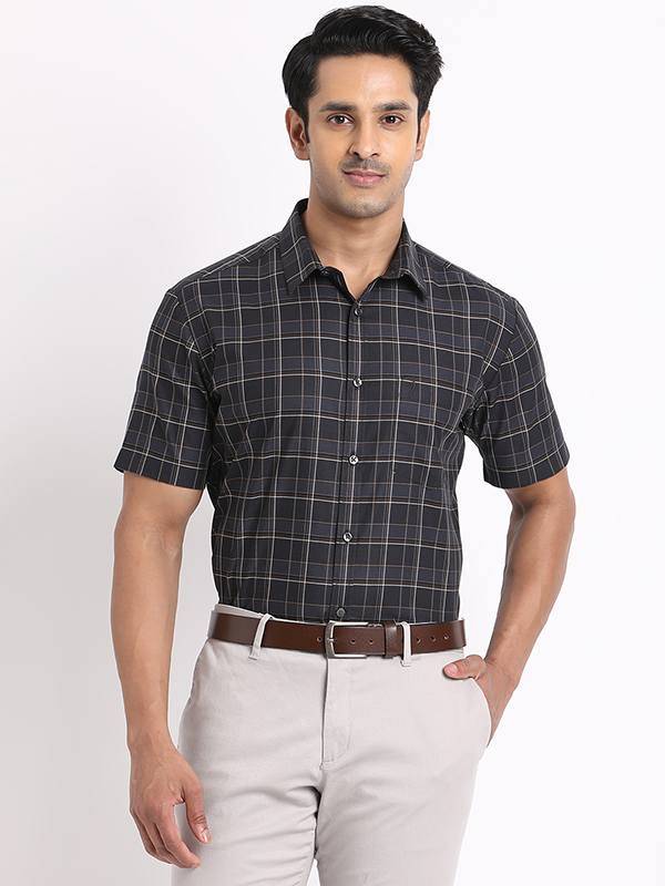 Men Checked Half Sleeve Cotton Shirt