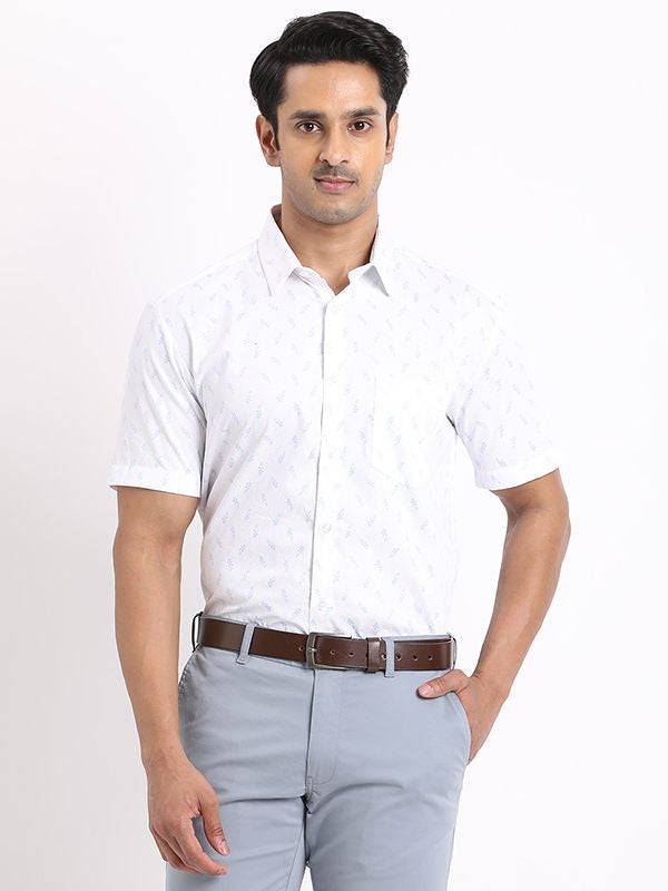 Men Printed Half Sleeve Cotton Shirt