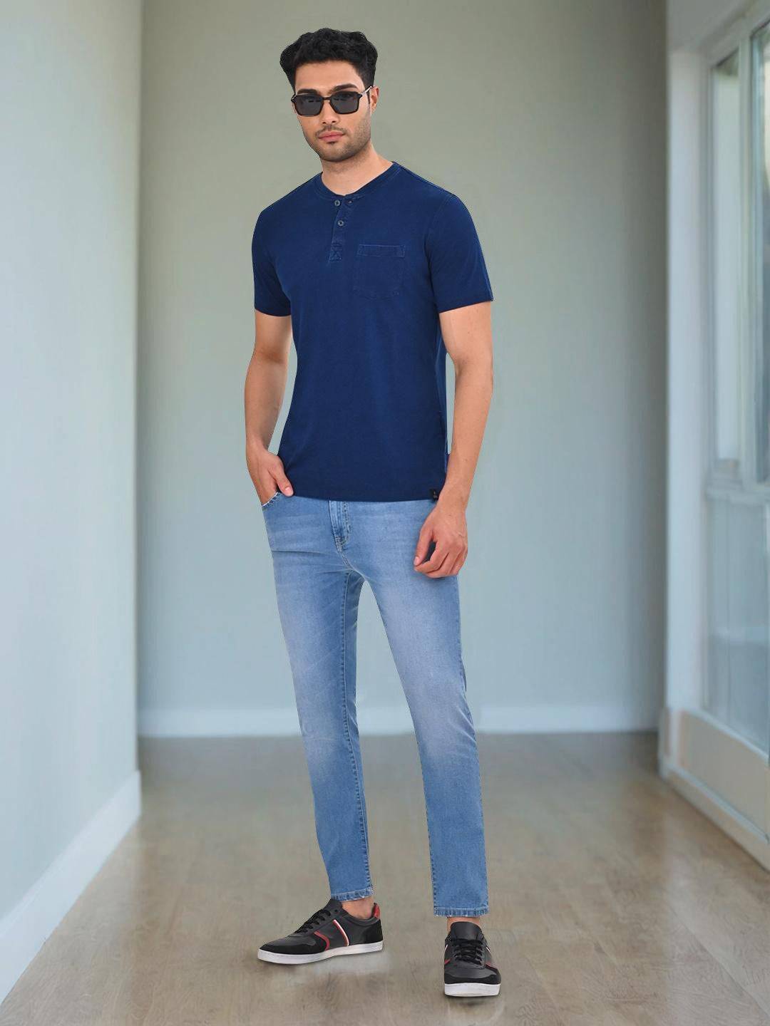 Men Solid Henley T-Shirt