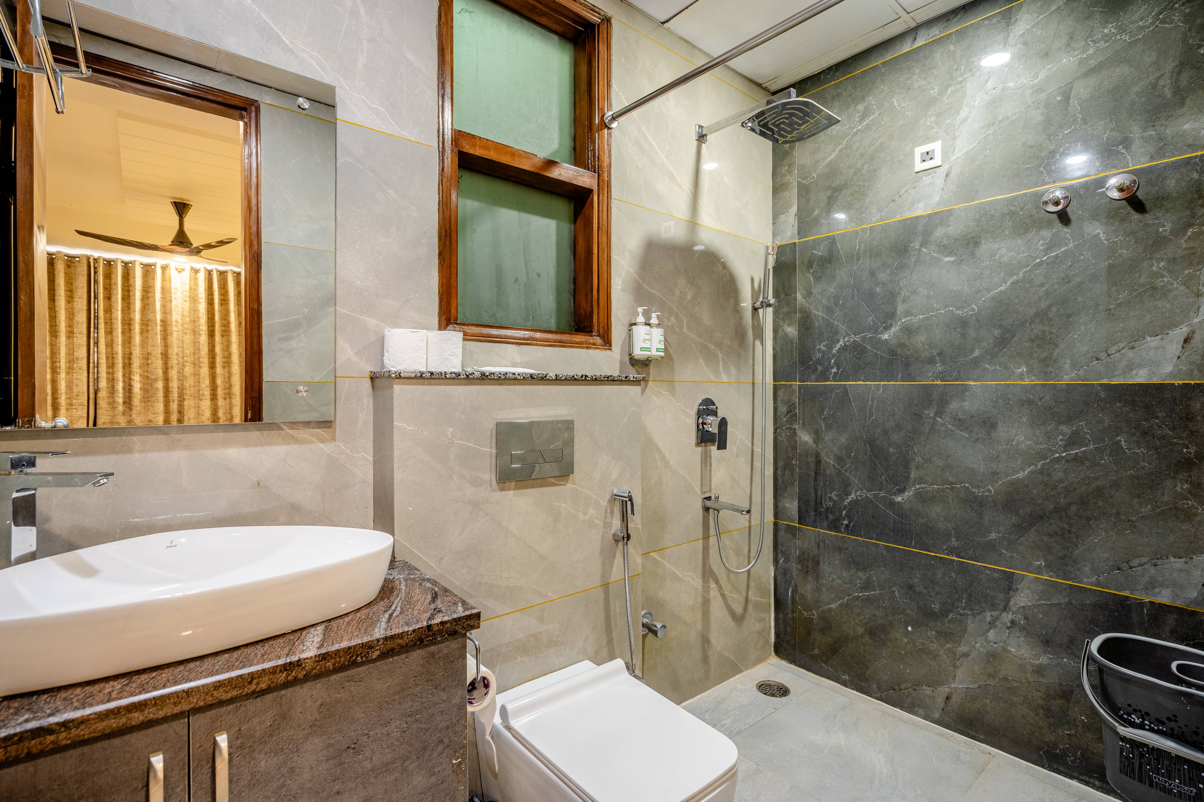 Luxury Hotel near medanta - Lime Tree Hotels