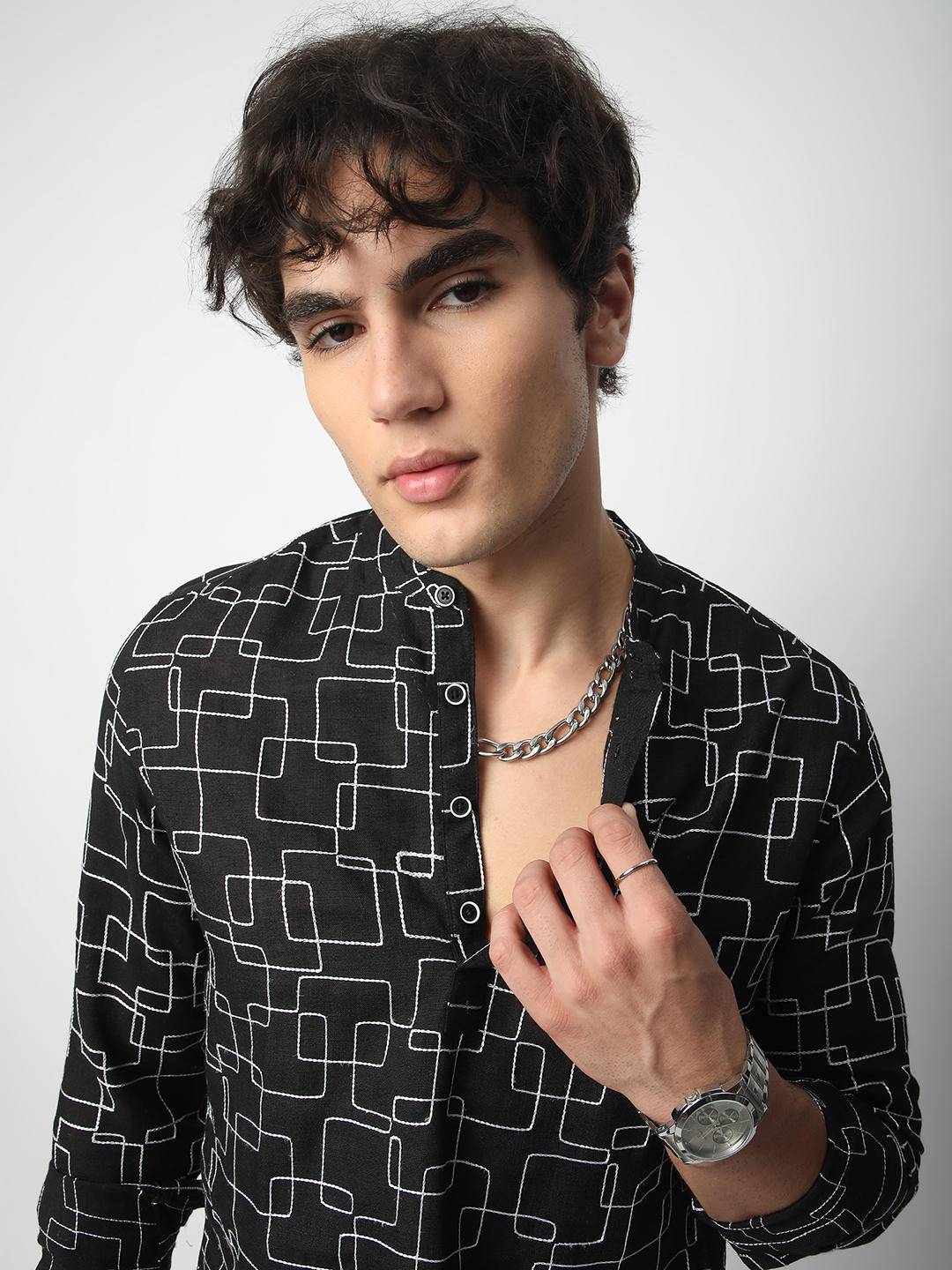 Black Maze Contrast Embroidered Kurta Buy only at ₹524