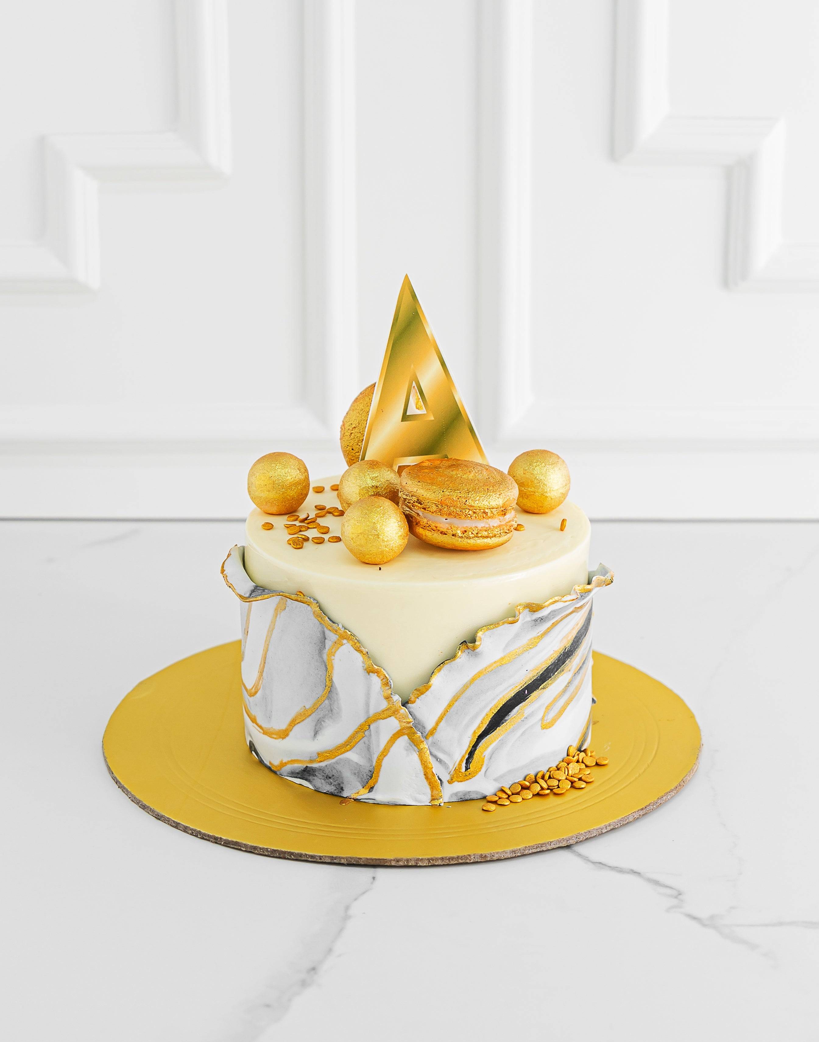 Isomalt Macaron Cake