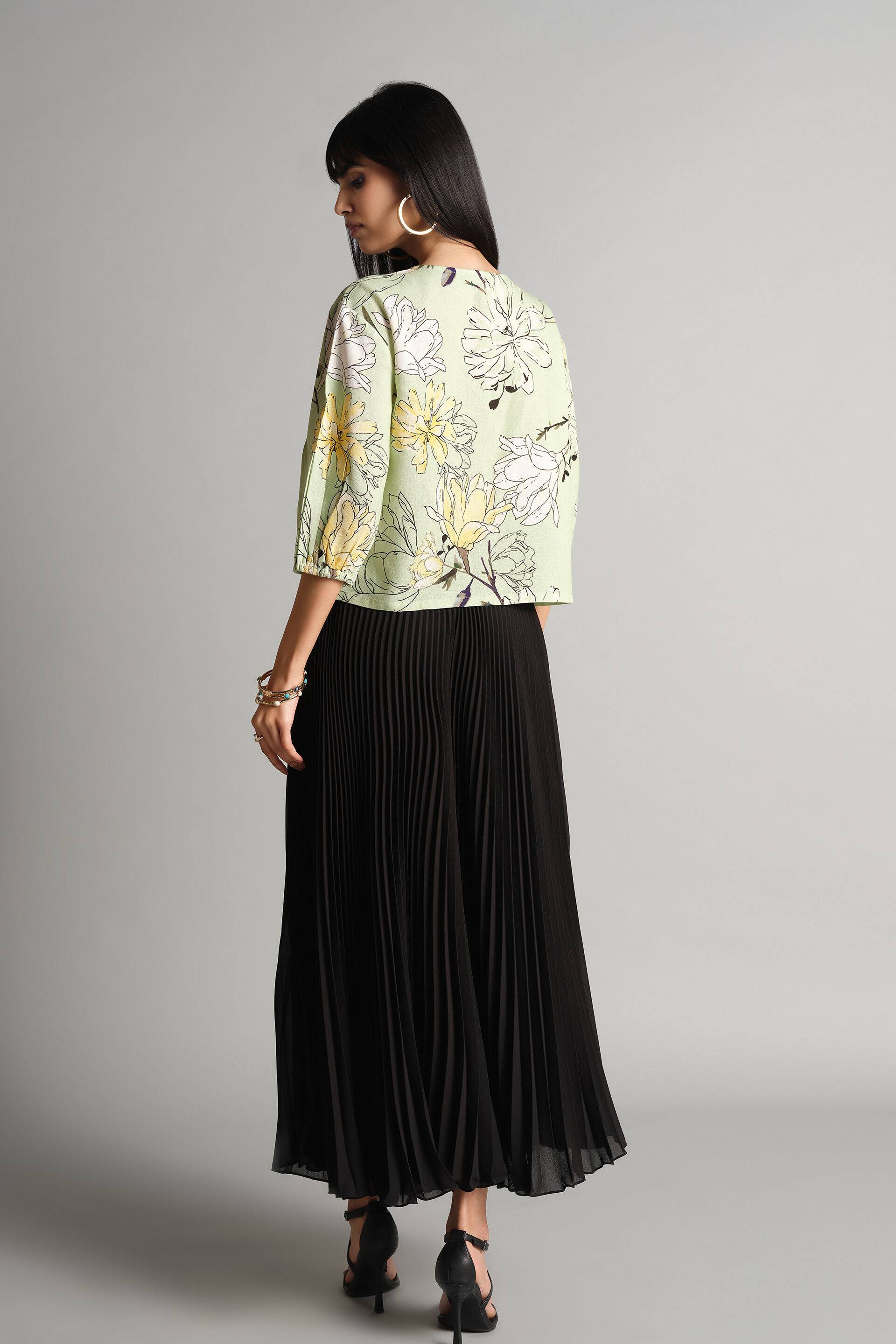 Summer Flowers Top Buy at ₹2521