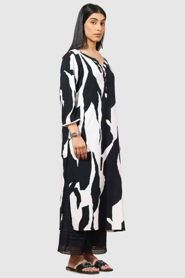 Black & White Printed Rayon Kurti with 3/4th Sleeves