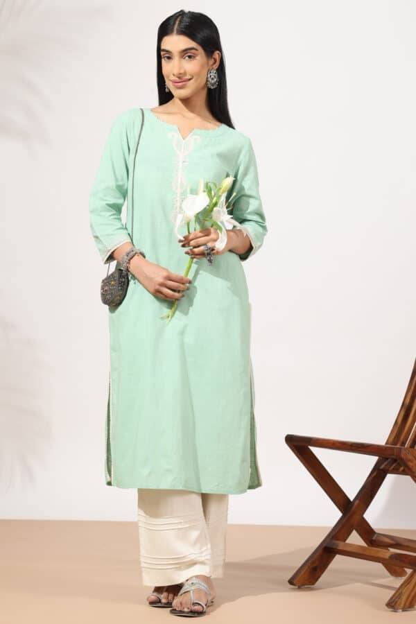 Green Embroidered Cotton Slub Kurti with Round Neck & 3/4th Sleeves
