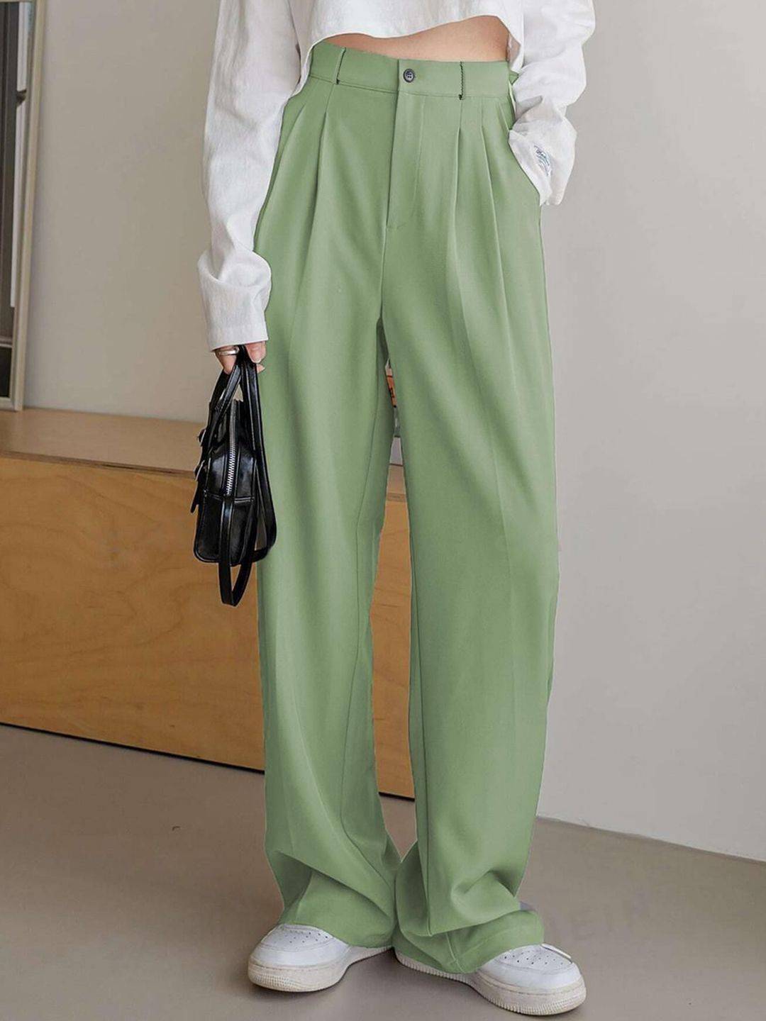 Kotty Women Relaxed Straight Leg Straight Fit High-Rise Easy Wash Pleated Trousers