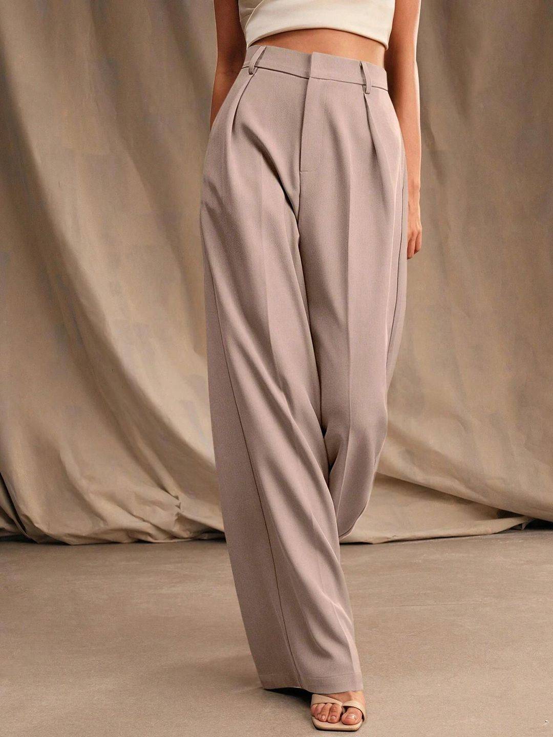 Kotty Women Relaxed Straight Fit High-Rise Pleated Trouser