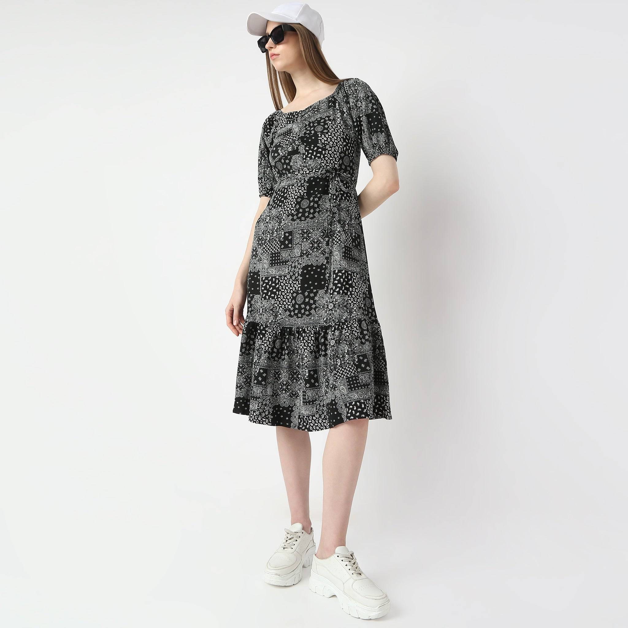 Flare Fit Printed Knee Length Sweet Heart Neck Olivia Short Sleeve Dress