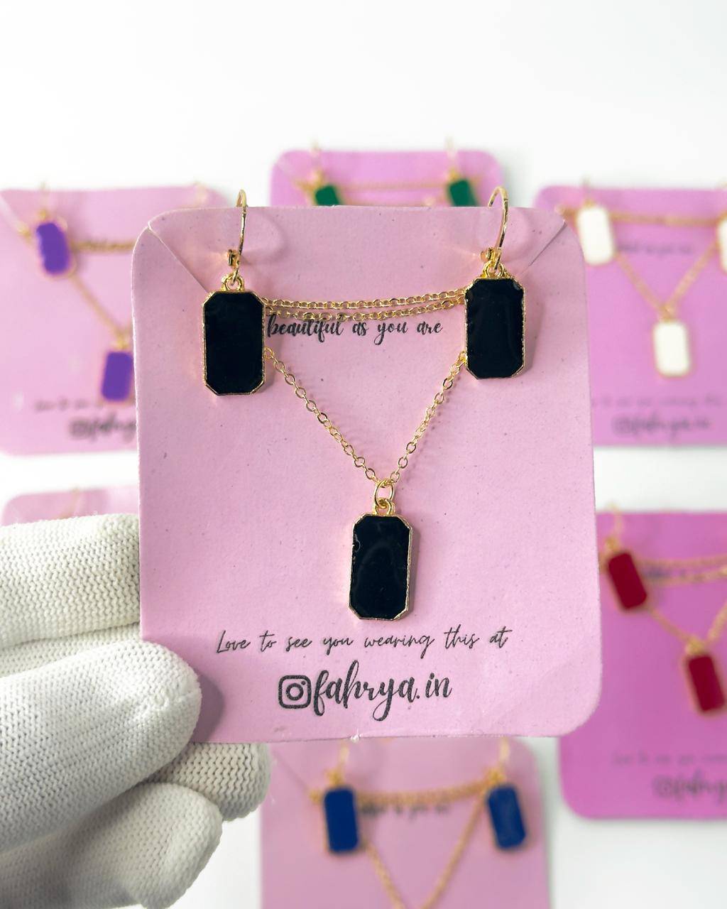 Bloc Pendant Set buy only at ₹199