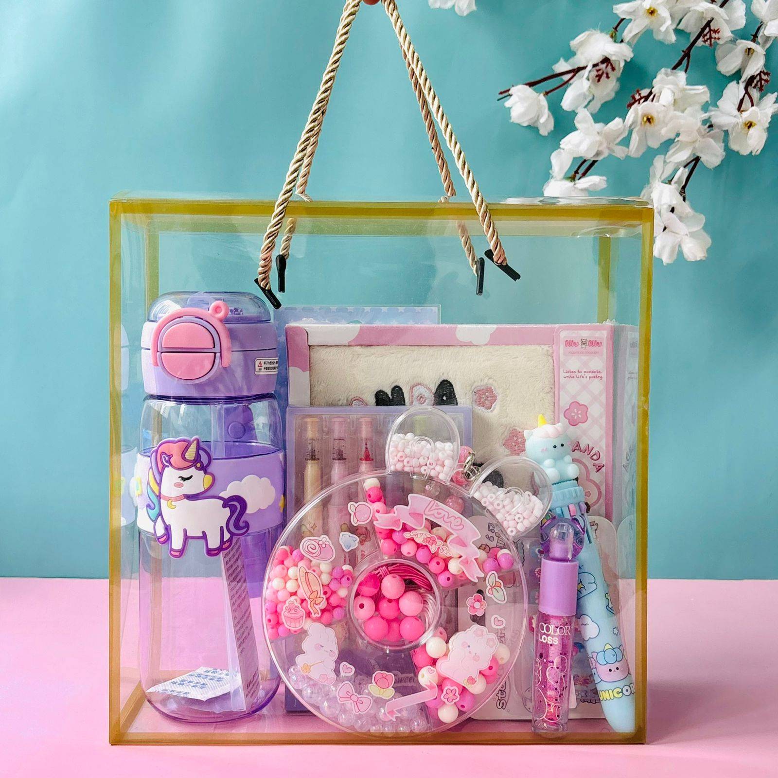 All things lovely hamper box Buy @ ₹2099