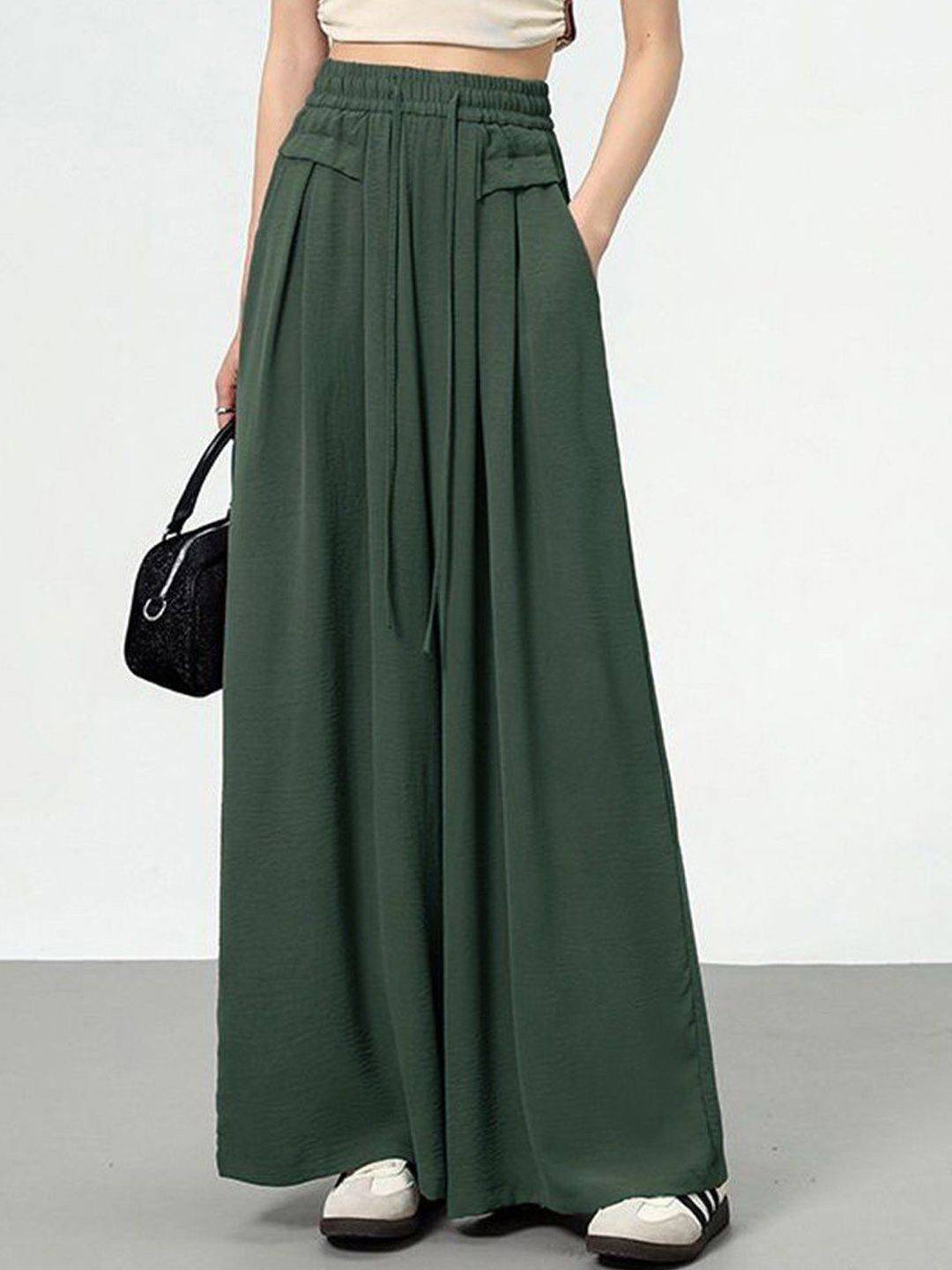 Kotty Women Loose Fit High-Rise Pleated Cotton Trousers