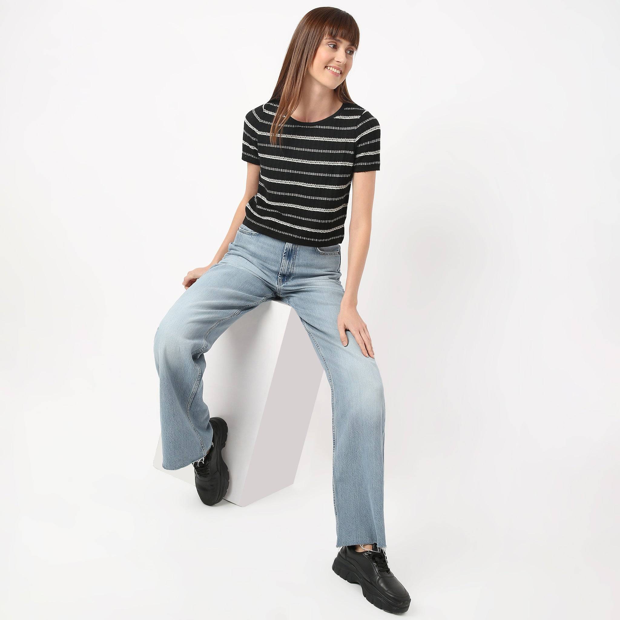 Crew Neck Short Sleeve Kniited Structured Stripped T-Shirt