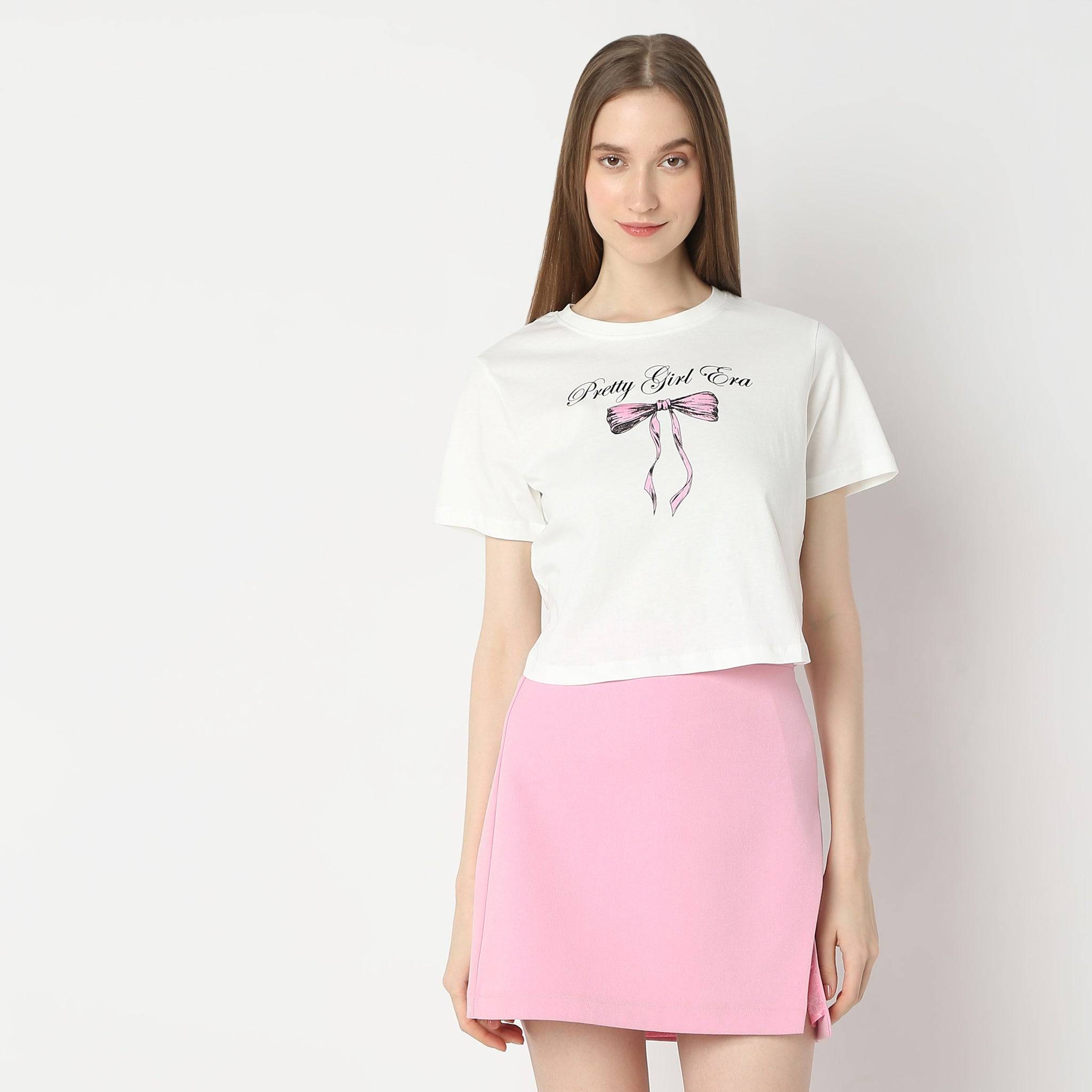 Cute Printed Bow Graphic With The Text "Pretty Girl Era" Cropped T-Shirt