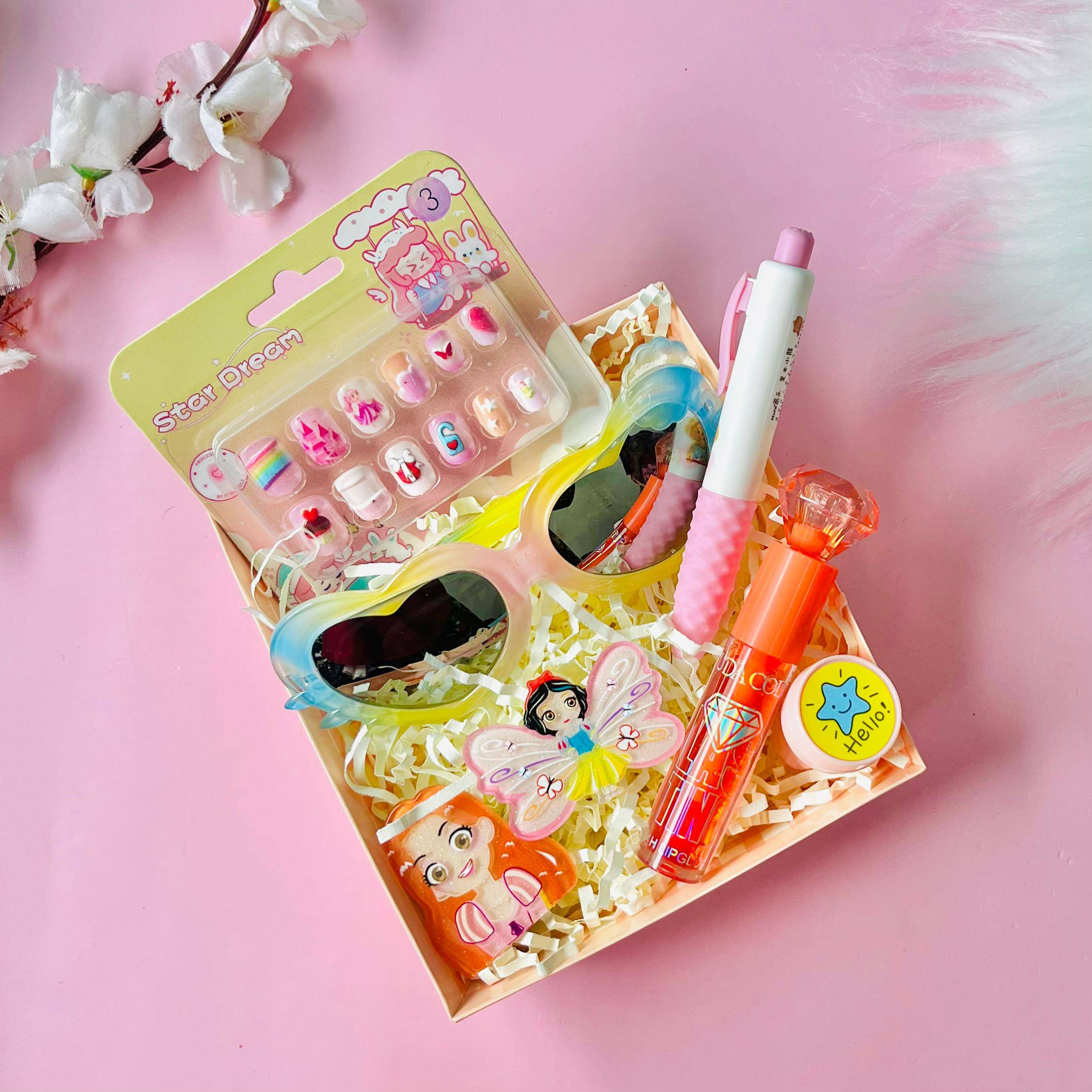 Candy Hues Rakhi Box Buy @ ₹599