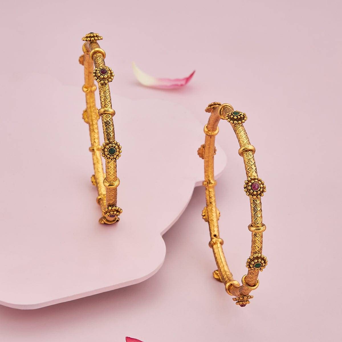 Antique Bangle 182604