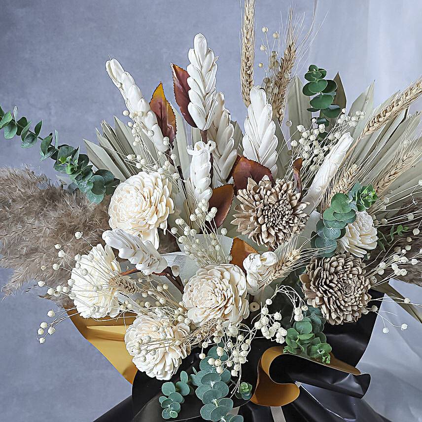 Biscoff Cake & Rustic Charm Sola Flower Bouquet