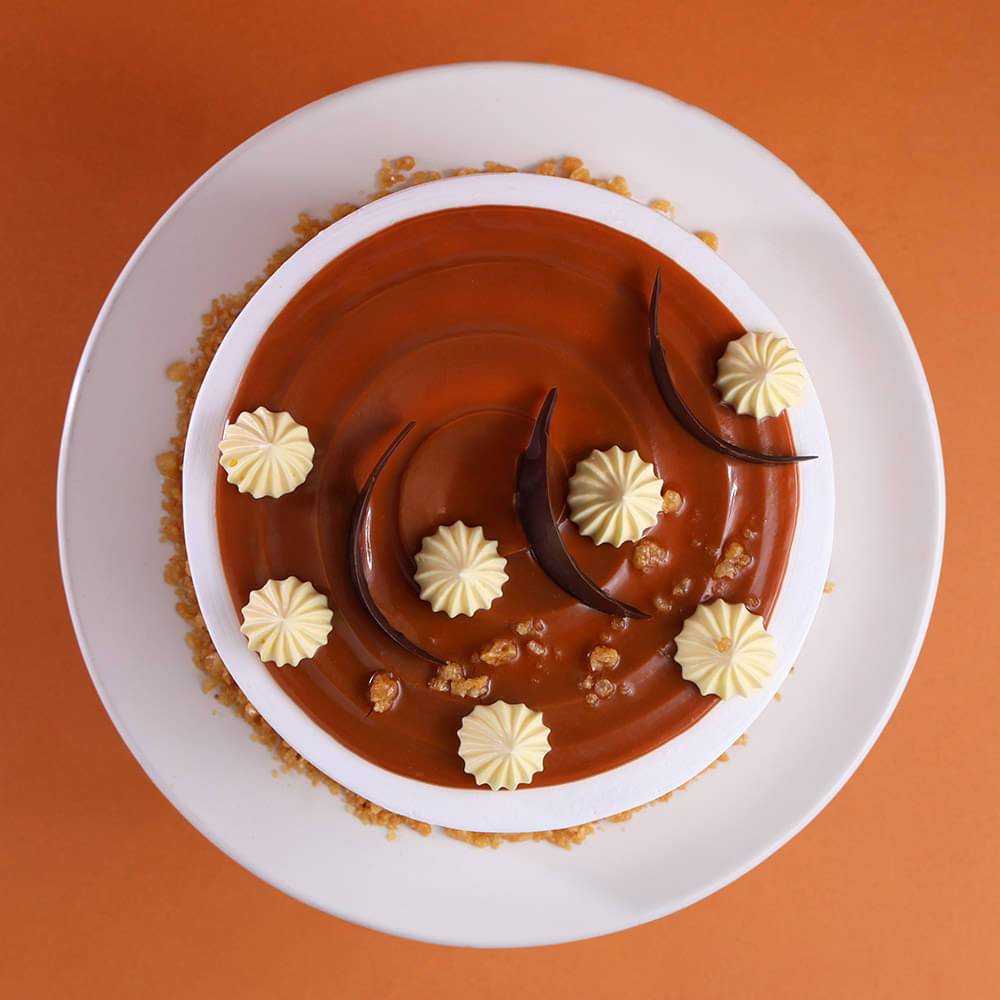 Caramel Crunch Butterscotch Cake