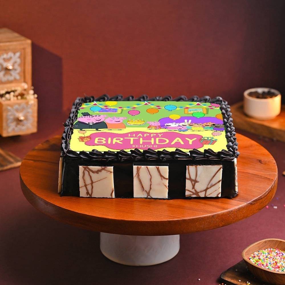 Cheerful Peppa Pig Photo Cake