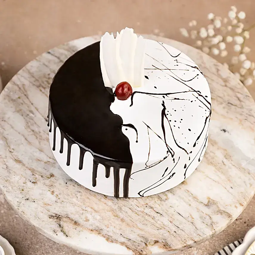 Creamy Drip Black Forest Cake- Half Kg