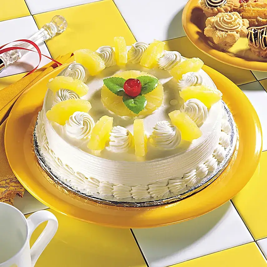 Delicious Pineapple Cream Cake Half Kg