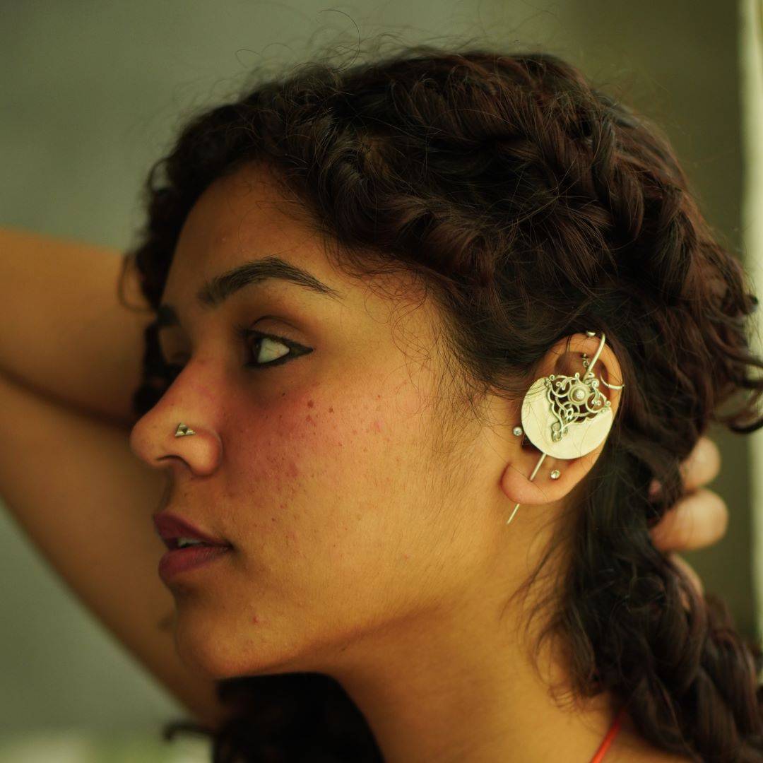 Dhwer Teeli Earcuff