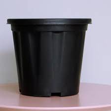 8 inch black plastic pot