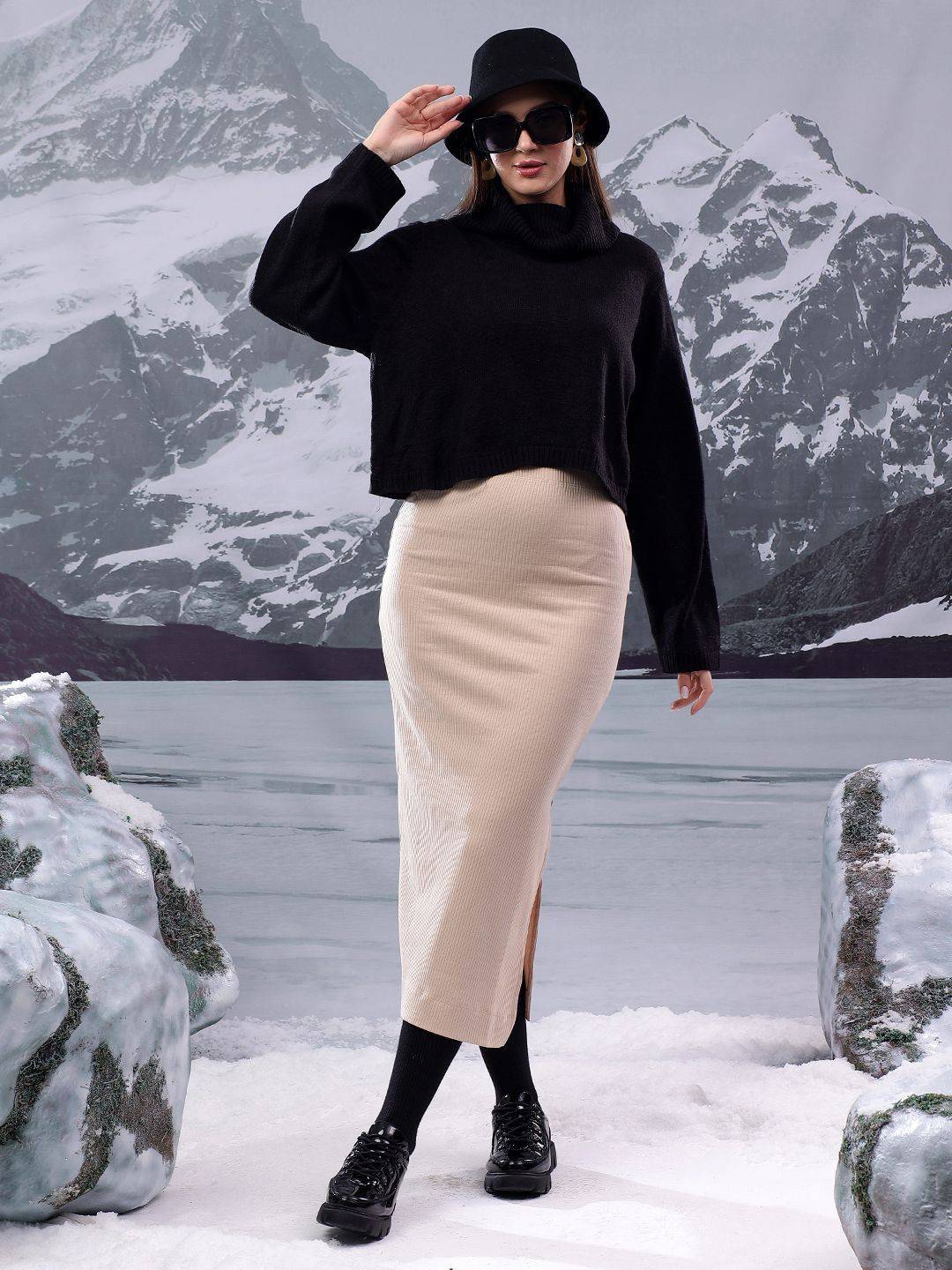 Kotty Women Ribbed High Neck Crop Pullover
