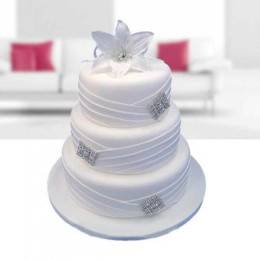 Three Layer Cake Buy at ₹6049