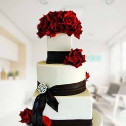 Black&White Wedding Cakes Buy at ₹12099