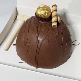 Classic Pinata Cake Buy at ₹1599