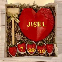 Dipped in Red Cake Buy at ₹1699