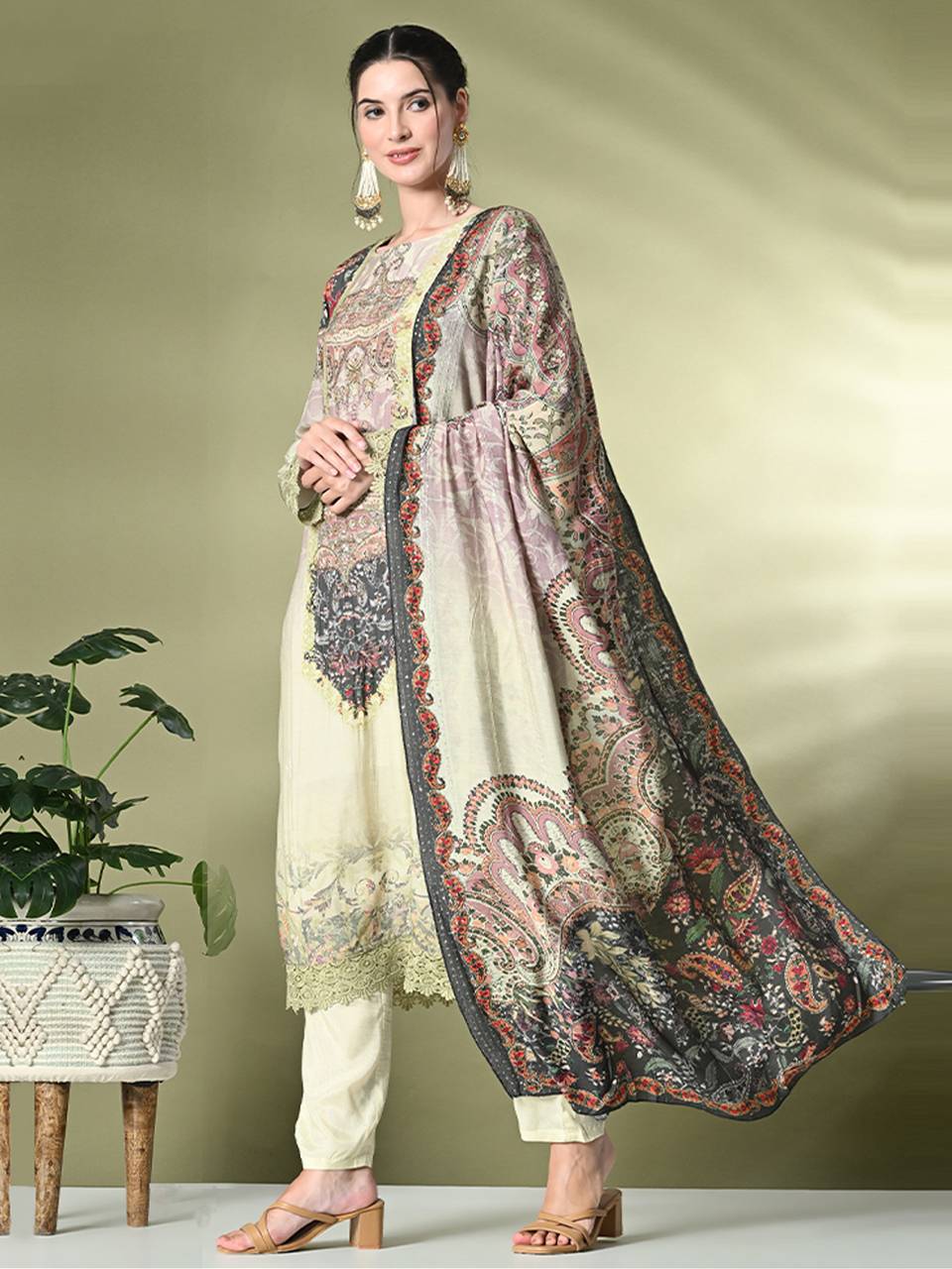 Faeezah Green Pakistani Muslin Suit Buy @ ₹3188