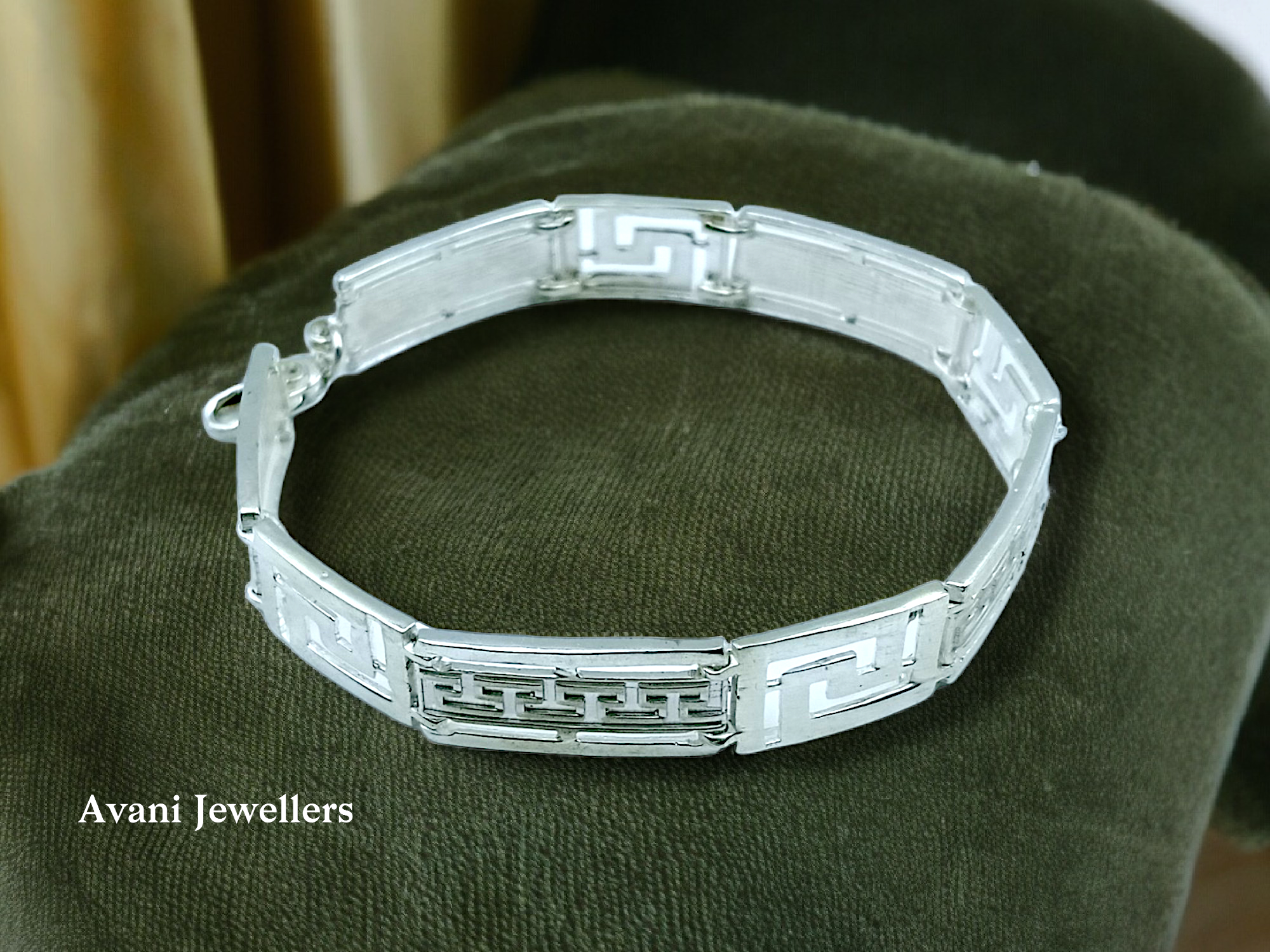 Silver Gents Bracelet @ ₹8160