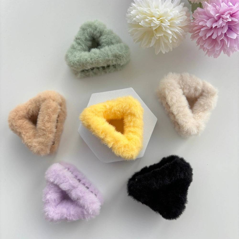 Triangular Fur Claw - Medium