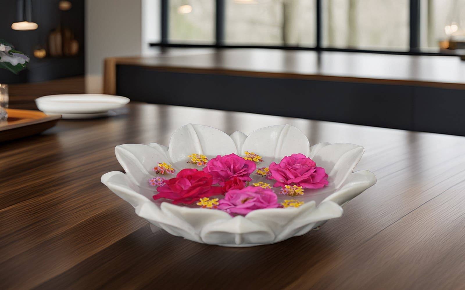 Royaloak Small Lotus Urli