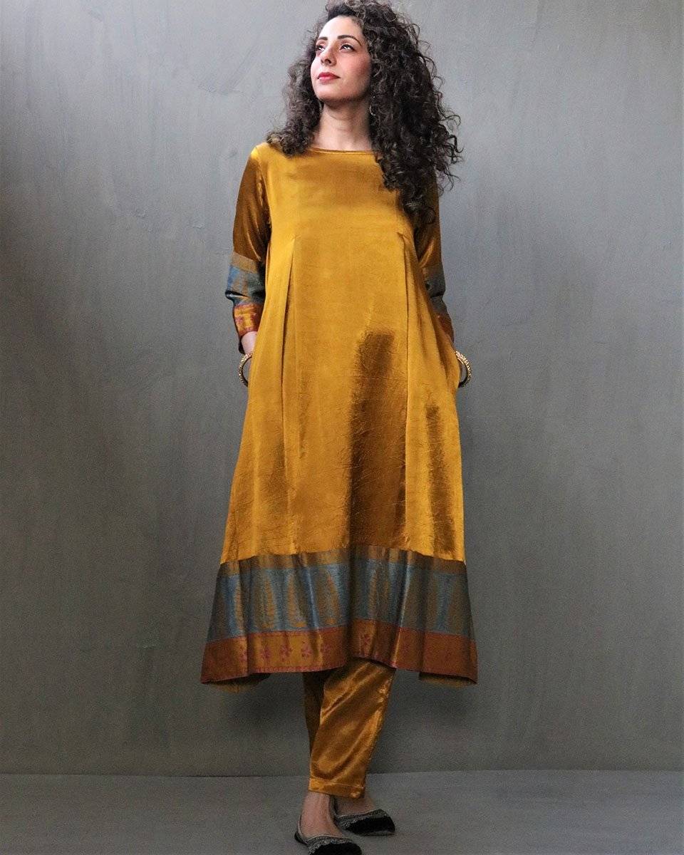 Mariglow Handprinted Mashru Silk Kurta Set