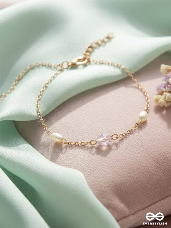 The Sunlit Beach- Pearls and Crystal Studded Golden Bracelet