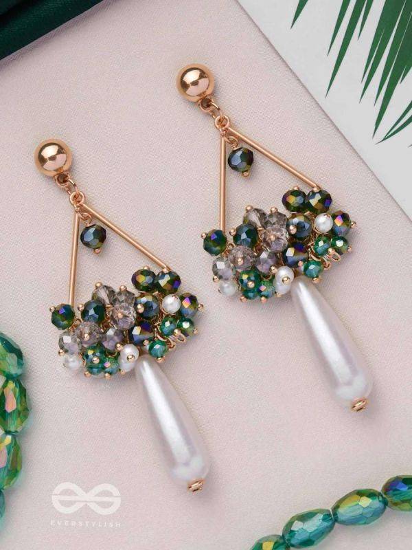 THE WILD HANGINGS - TRIANGLE DROP EARRINGS (GREEN)