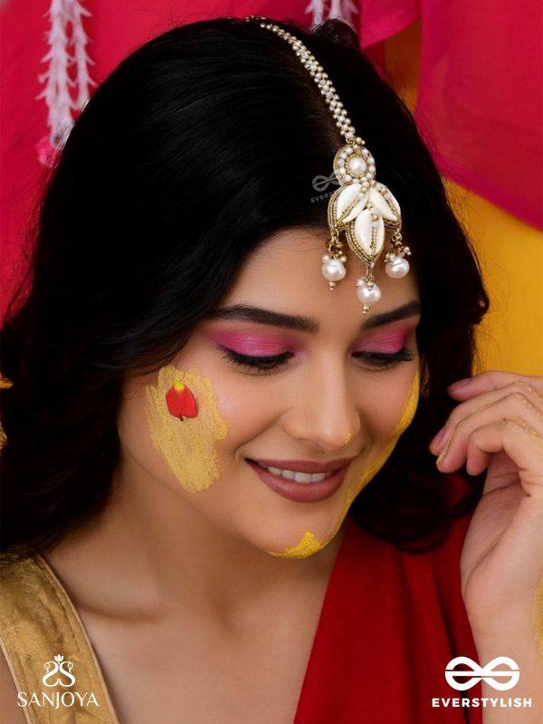 Savishkaar- The First Manifestation- Shells And Beads Hand Embroidered Maangtika