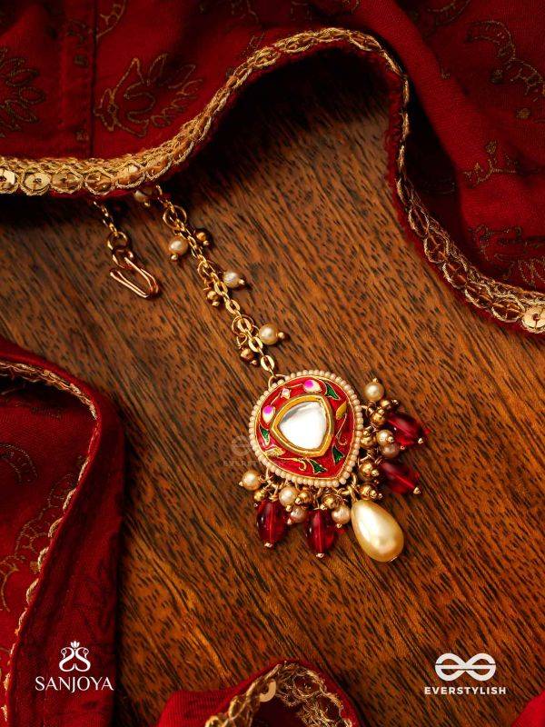 JWLALA - FLAME-LIKE BEAUTY - MAJESTIC HANDCRAFTED KUNDAN MAANGTIKA WITH ORNATE RED AND GOLDEN DETAILS