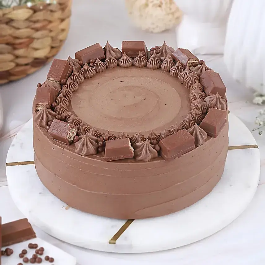 Kit Kat Crunch Cream Cake- Half Kg