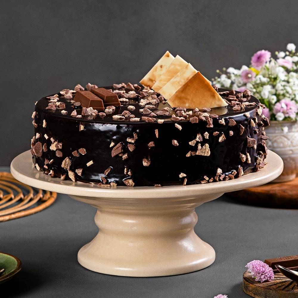 KitKat Chocolate Truffle Cake