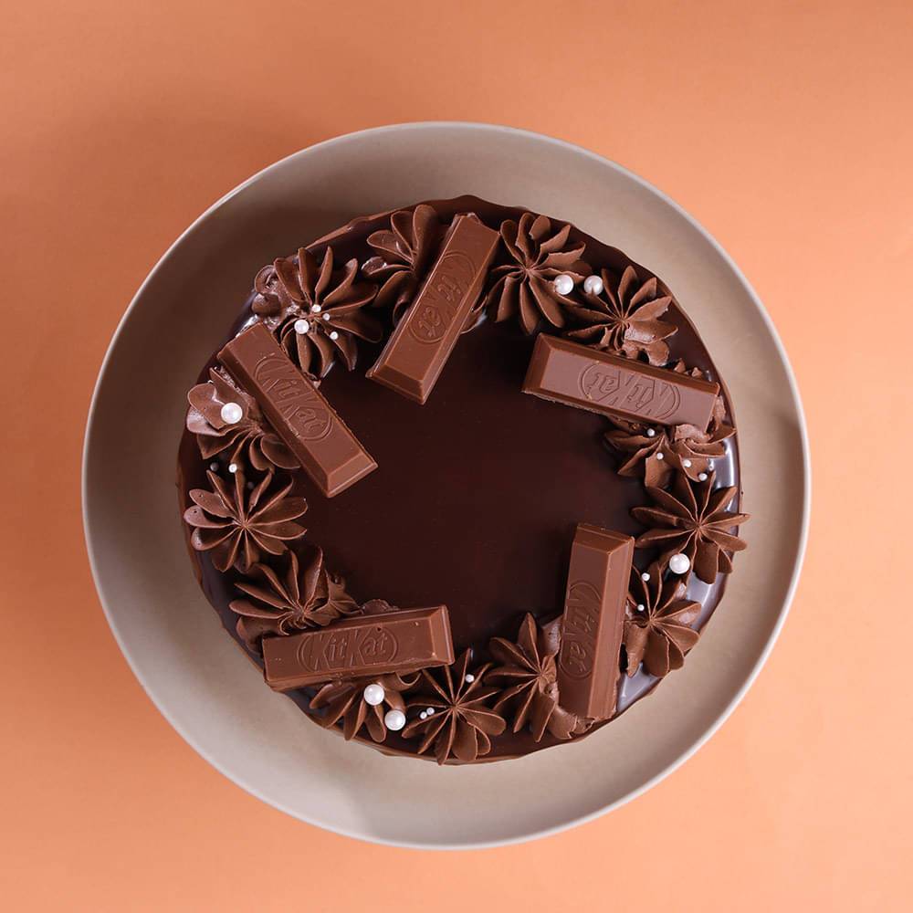 KitKat Swirls Drip Cake