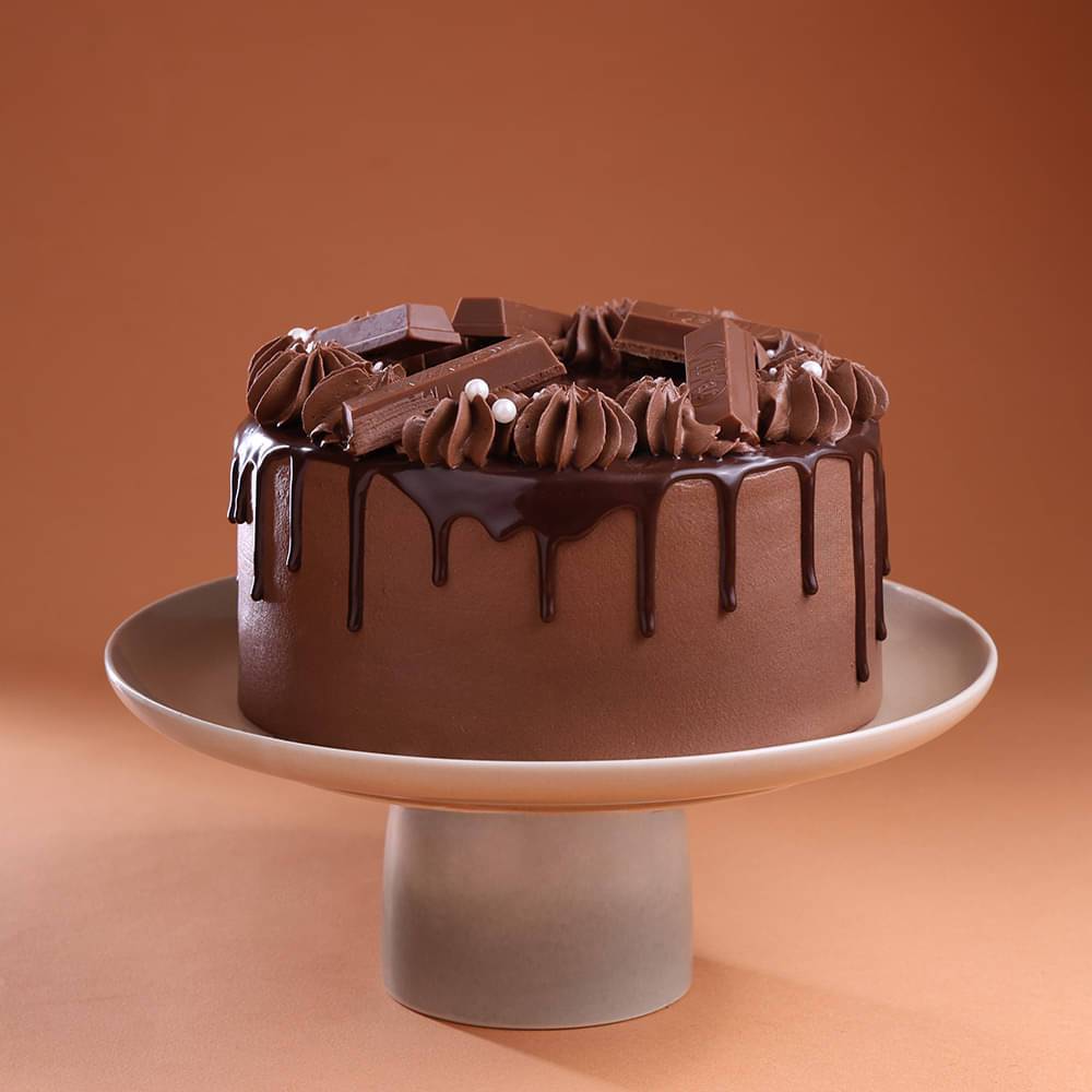 KitKat Swirls Drip Cake