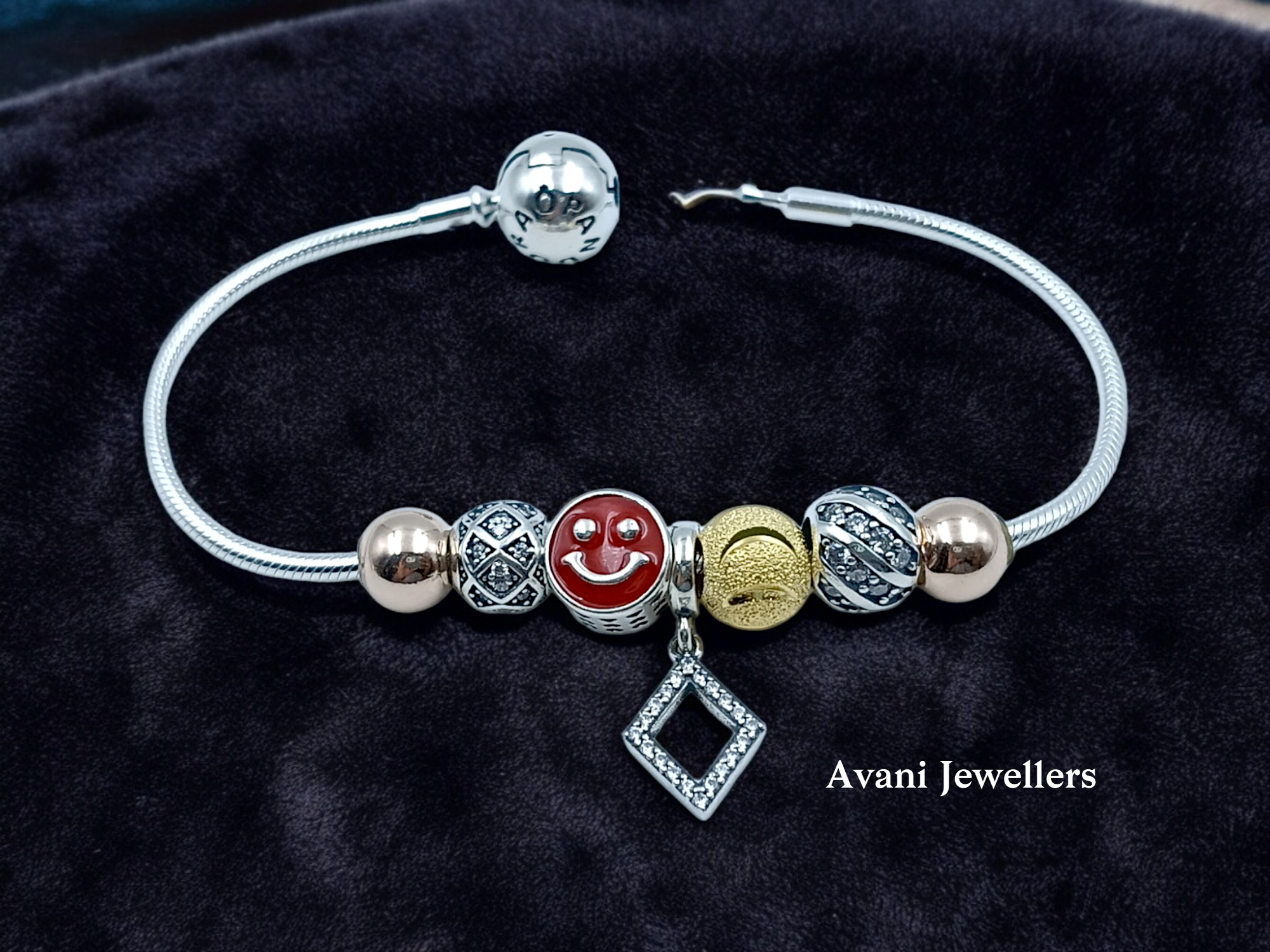 Silver Ladies Fancy Bracelet @ ₹5376